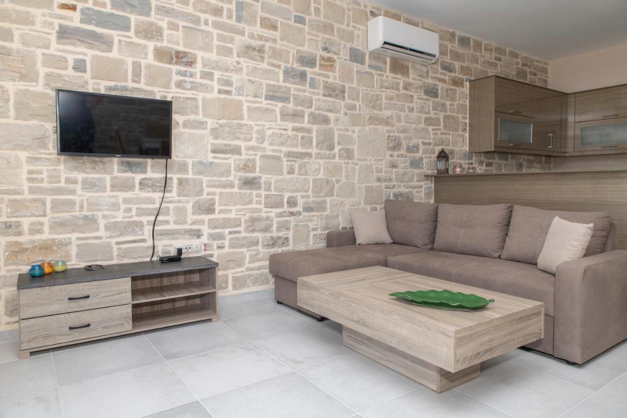 Aeonios Luxury Villa Pitsidia Exterior photo